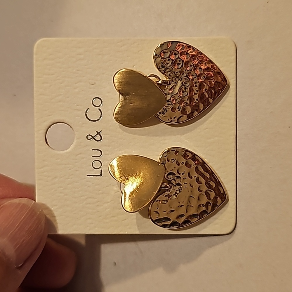 LOU & CO NWT Double Heart Gold Drop Earrings - Picture 2 of 11